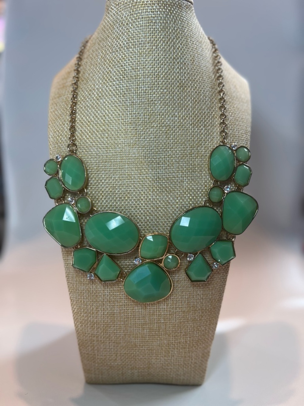 Green Teal Acrylic Statement Bib Necklace Gold Tone Cable Chain Adjustable Clasp - Picture 4 of 11
